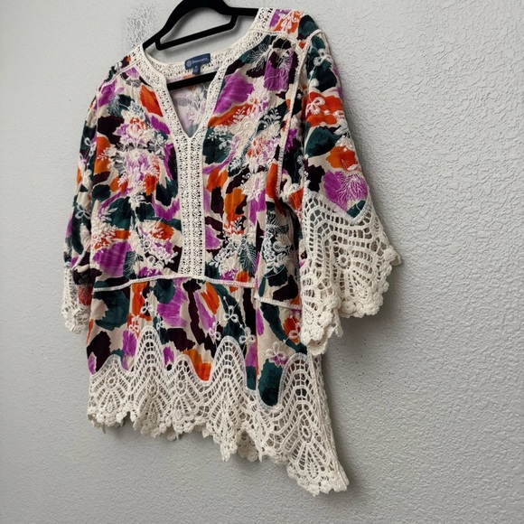 Democracy Three Quarter Sleeve V-Notch Neck Peplum Crochet Printed Woven Top M - Picture 8 of 15